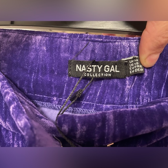 Nasty Gal - Premium Velvet Tailored Flare Pant in Purple - Picture 2 of 3